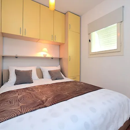 Kalelarga Apartment *