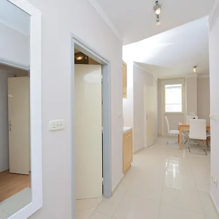 Kalelarga Apartment